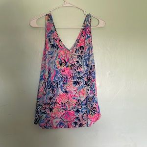 Flowy V-neck Lilly Pulitzer tank top in beachy shell print!